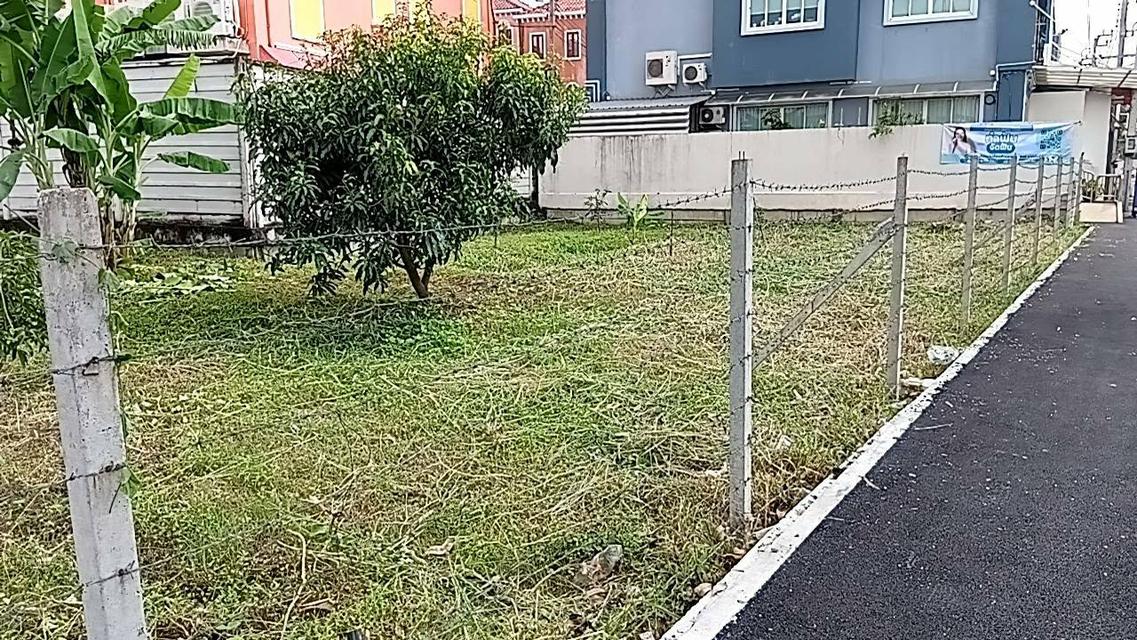 ที่ดิน เปล่าทำเลดี ติดถนนวัชรพล เวนิสดิไอริส  หมู่บ้านเศรษฐสิริวัชรพล 1