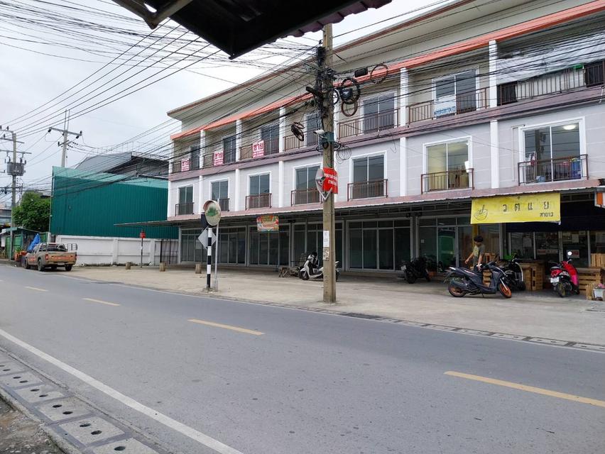 อาคารพาณิชย์ 3 ชั้น 4 ห้องนอน 3 ห้องน้ำ โครงการพระปิ่นสวนส้ม 1