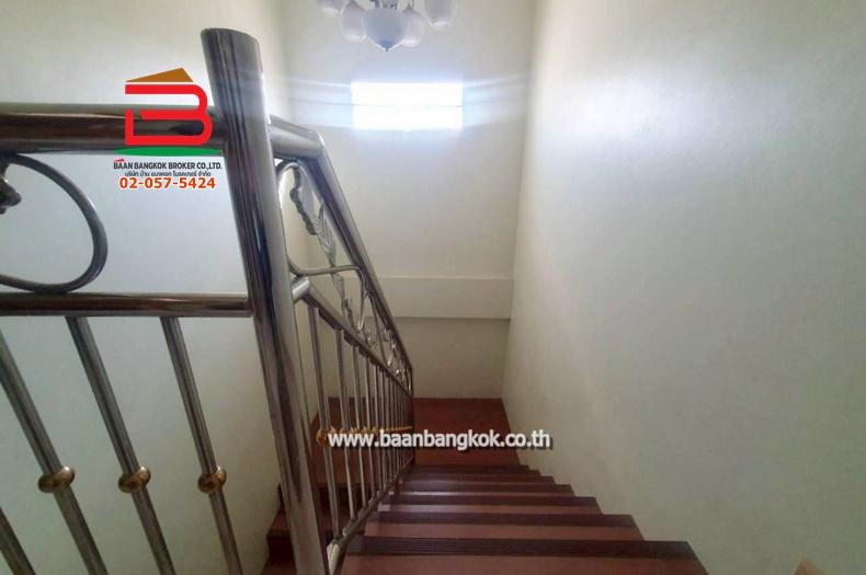 บ้านเดี่ยว ซอยเจ้าพระยา (ใกล้สถานีตำรวจประชาสำราญ) เนื้อที่ 50 ตรว. แขวงคลองสิบสอง เขตหนองจอก 6