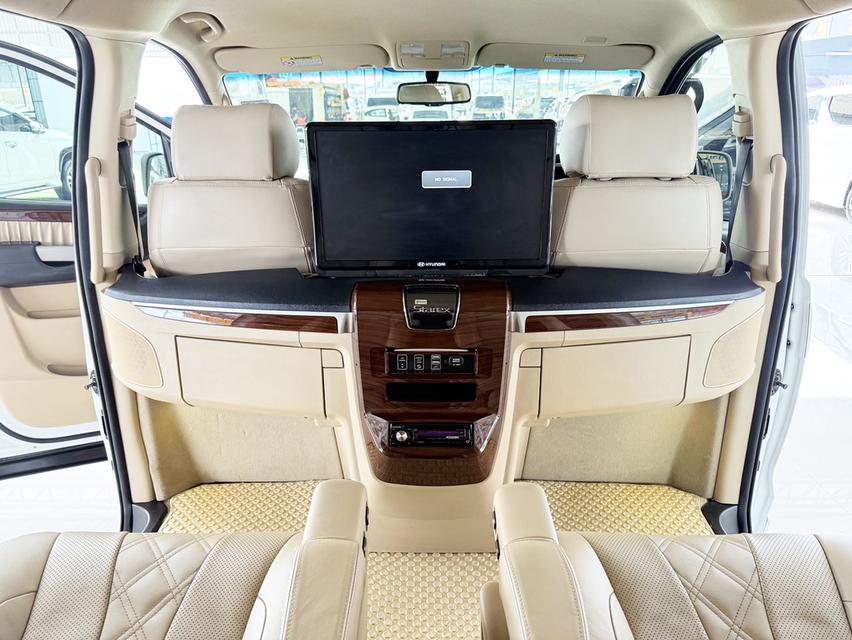  Hyundai Grand Starex 2.5 VIP (ปี 2017) Wagon AT 10