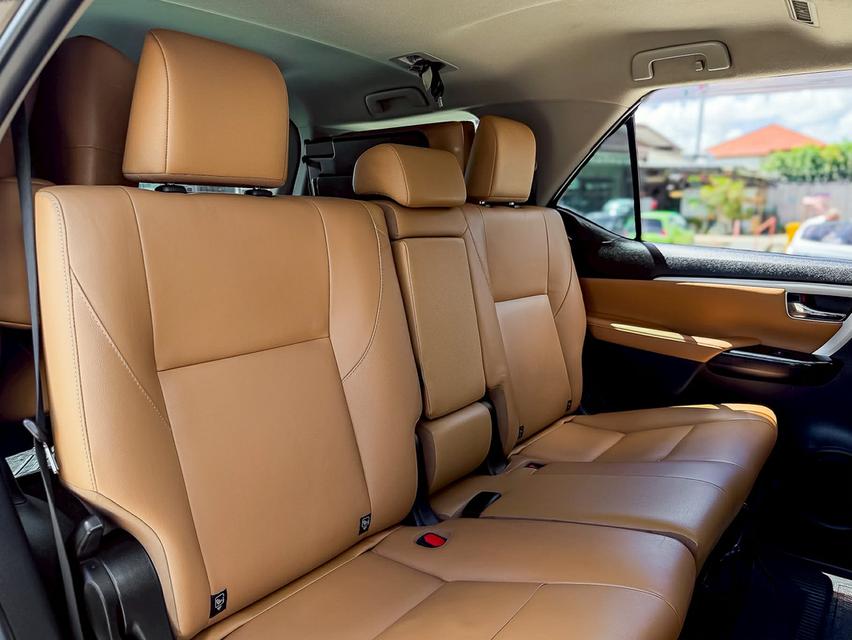 🚗 TOYOTA FORTUNER 2.8 V  ขับ4 เกียร์ออโต้ ปี 2016  ฟรีเงินดาวน์ รูปที่ 13