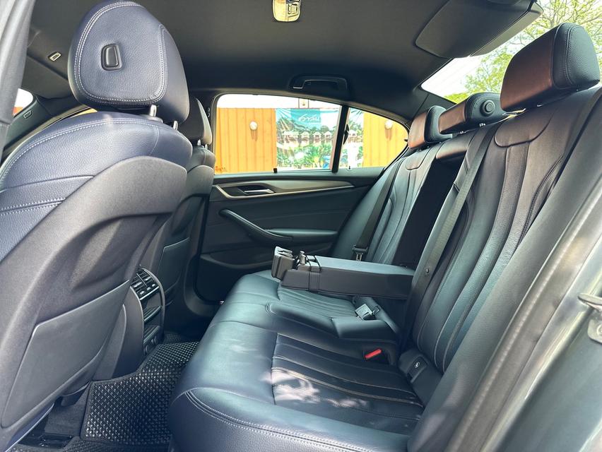 รหัสรถ PAT1966 BMW 520d M Sport สีเทาดำ ปี2019  19