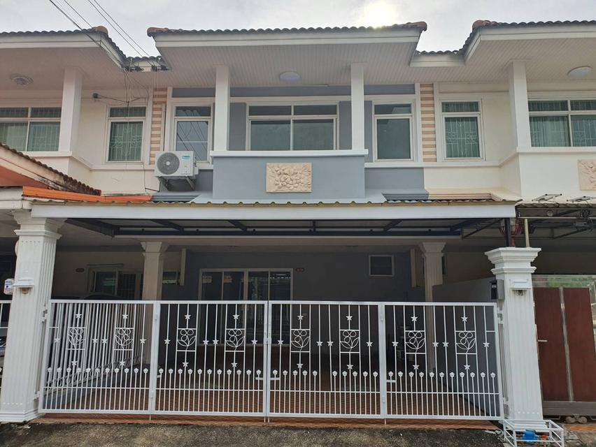 ขายทาวน์เฮาส์ 2 ชั้น รีโนเวทใหม่ 3นอน 2น้ำ รามอินทรา31 ใกล้รถไฟฟ้าสายสีชมพู กม.3-4 เพียง 3.2 ล้าน 2