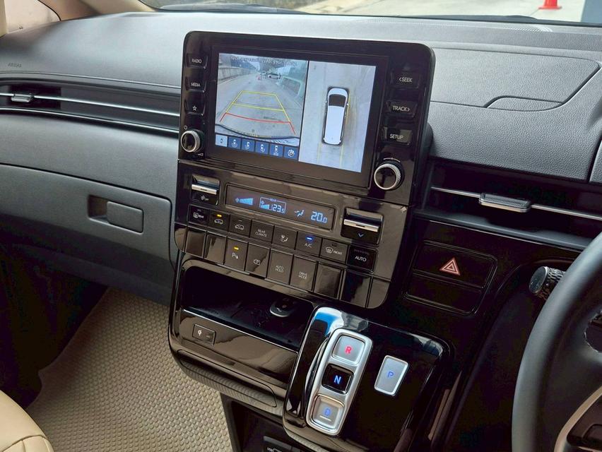 Hyundai Staria 2.2Sel ปี2/ 7