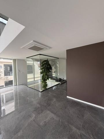 ให้เช่าPENTHOUSE Master Bedroom 4 ชั้น แอร์ทุกชั้น 527 ตารางเมตร มีลิฟท์ส่วนตัว หลังCentral eastville