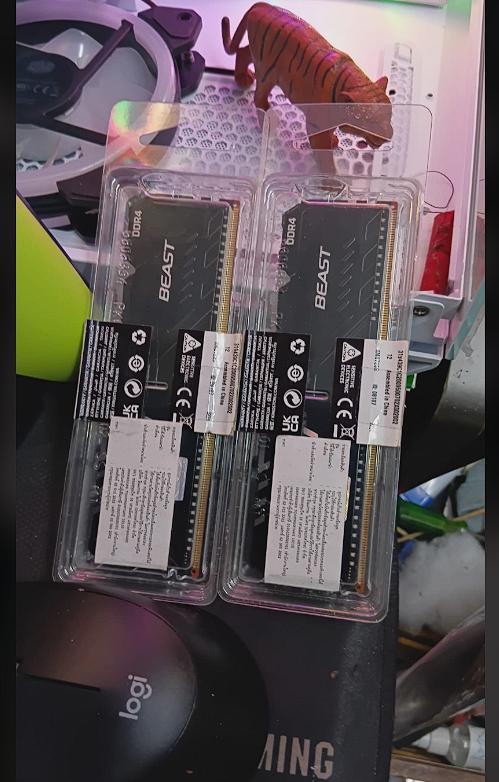แรม ddr4 bus 3200 RGB มีไฟ 8g 2 ตัว 16g kington 2000 บาท