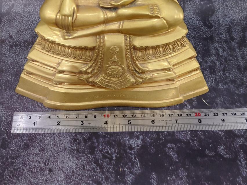 พระพุทธศิรมงคล ภปร. ขนาดบูชา หน้าตัก 5 นิ้ว เนื้อกาหลั่ยทอง ในหลวงเสด็จเททอง จัดสร้างโดยโรงพยาบาลภูมิพลอดุลยเดช ปี2524 นิยม หายาก รูปที่ 7