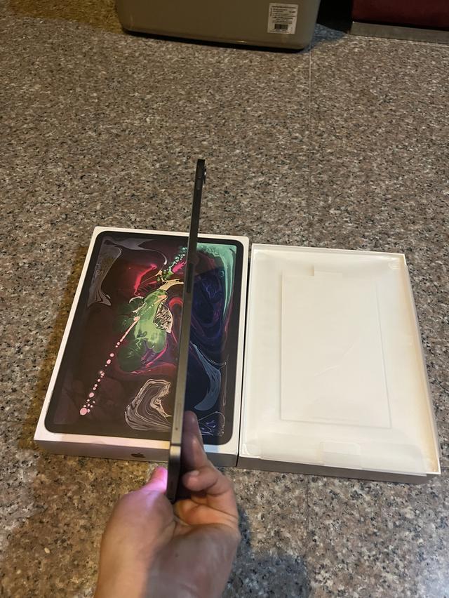 ขายiPadPro11นิ้วสีSpace Gray64กิ๊กWifi Celluerใส่ซิมได้ยกกล่องอีมี่ตรงใช้งานดีถูกมากกก 6