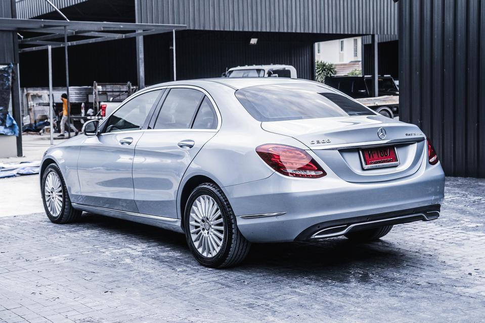 รหัสรถ 67GG678 Benz C300 ปี 2015 รุ่น Exclusive คือรถยนต์ C-Class (W205) 8