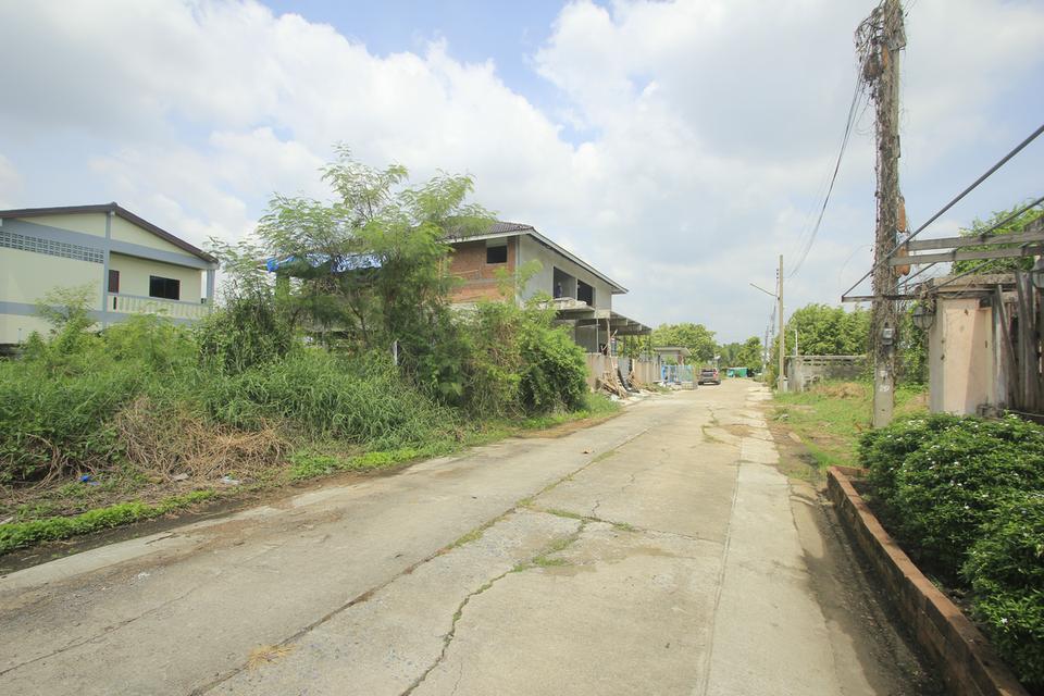 ที่ดินสินพัฒนาธานี สนามหลวง2 ทวีวัฒนา9 กระทุ่มล้ม18 หลังตลาดเวิล์ดมาร์เก็ต ที่ดิน100วา เหมาะสร้างบ้าน ใกล้ถนนพรานนก สาย4 พระเทพตัดใหม่ 14