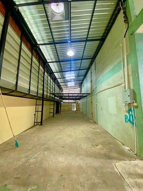 รร.สวนกุหลาบ สระบุรี 1.7 กม. โรบินสัน สระบุรี 1.9 กม.อาคารพาณิชย์ 3 ชั้น 400 ตร.ม. ติดถนนมิตรภาพ พร้อมออฟฟิศ โกดัง 99 ตร 4