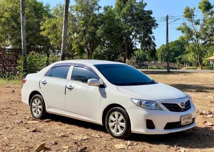 Toyota Corolla Altis สีขาว 3