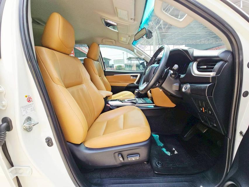 รหัสรถ SEZ372 Toyota Fortuner 2.8 V 4WD เกียร์ ออโต้ ดีเซล สี ขาว-ดำ ปี 2016 9