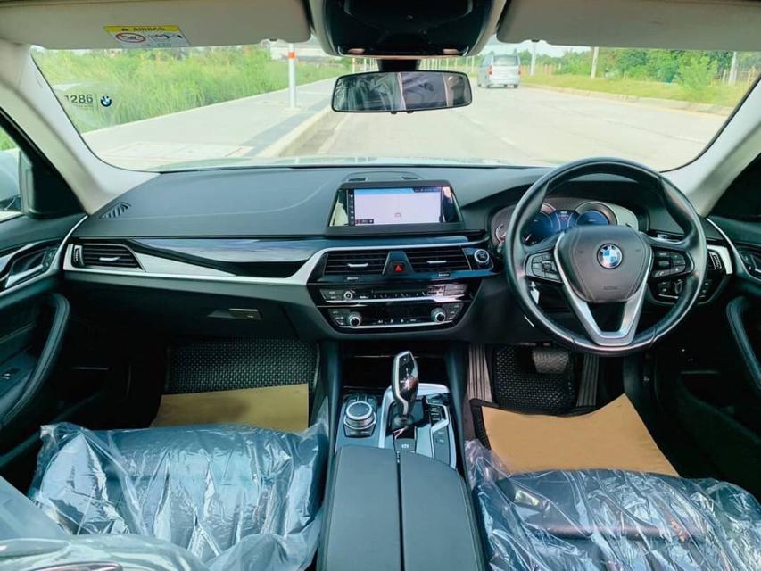 BMW SERIES 5 530e 2.0 ELITE  PLUG-IN HYBRID G30 LCI ปี 2020 สีเงิน 3