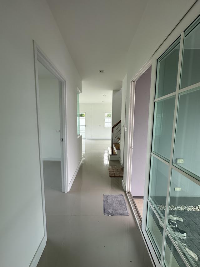 บ้านแฝด 3 ห้องนอน 3 ห้องน้ำ 1 ห้องเอนกประสงค์ 2 ที่จอดรถ พื้นที่ 48.20 ตร.วา พื้นที่ใช้สอย 151 ตร.ม. 2