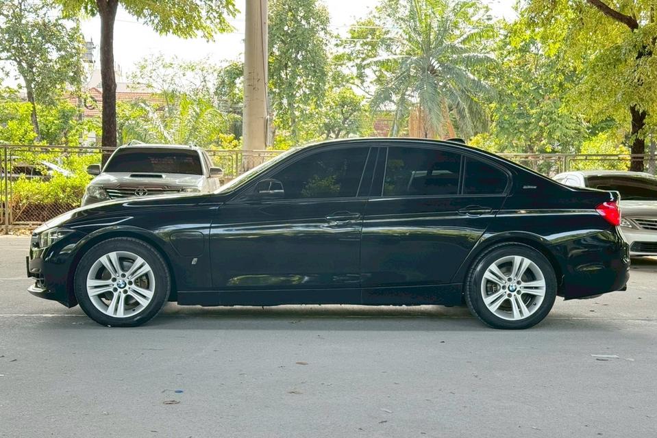 2018 BMW 330e 2.0 AT รูปที่ 8