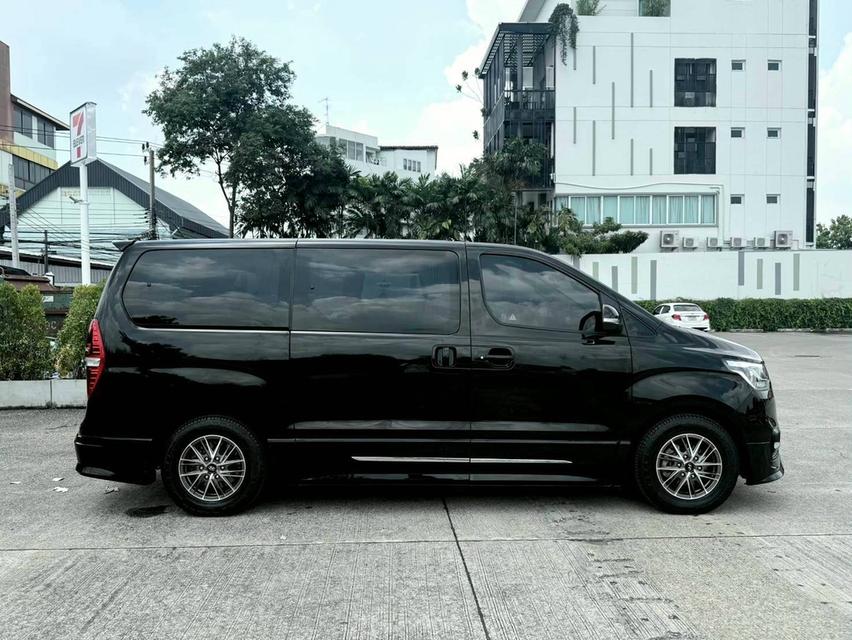 (แจ้งรหัสรถ PEAT654) ❤️HYUNDAI H1 ปี 2022 แท้ มือเดียวป้ายแดง รูปย่อยที่ 2