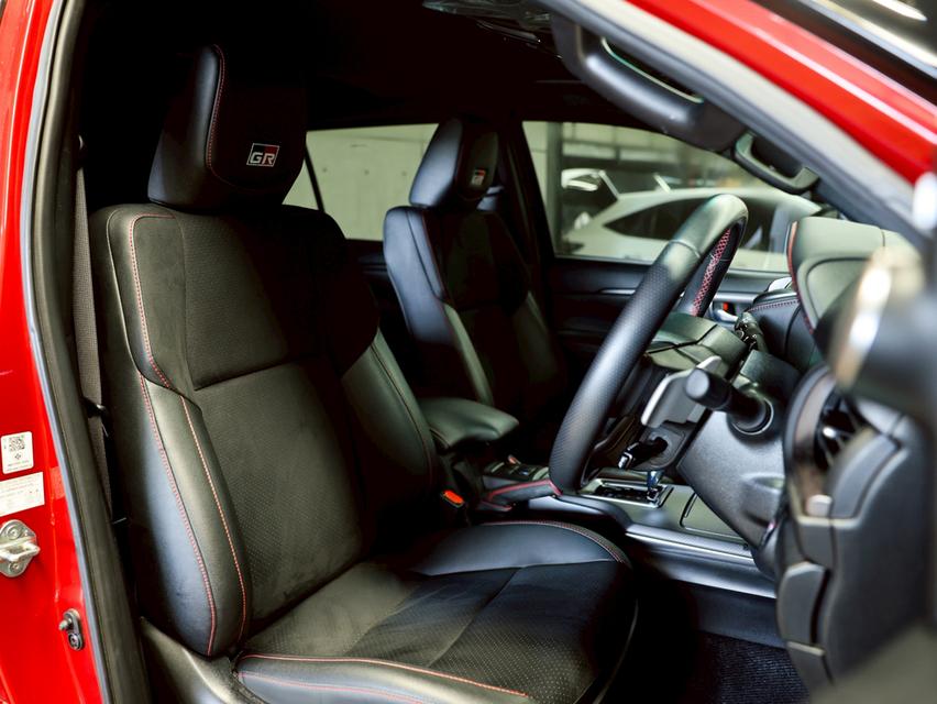 2022 Toyota FORTUNER 2.8 GR Sport (Black Top) 4WD SUV AT รูปที่ 15