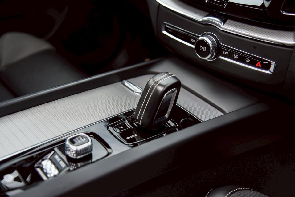รหัสรถ CBL6771 VOLVO XC60 T8 Recharge AWD R-Design (Plug-in Hybrid) AT 2021 11