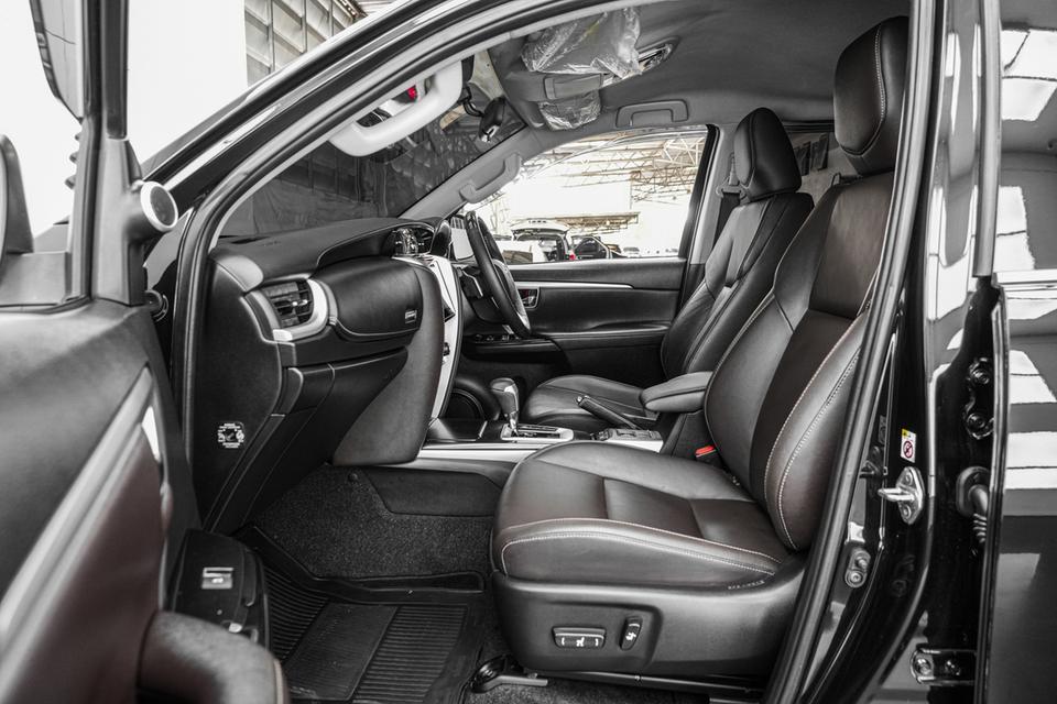 2019 TOYOTA FORTUNER 2.4 V 2WD SUV สีดำ เลขไมล์ 120945 กม. 15