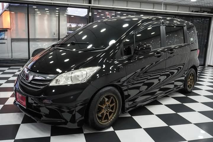 HONDA FREED สีดำ 2