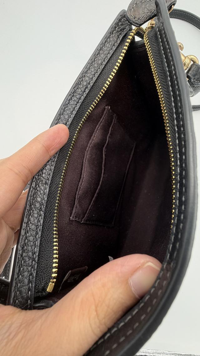 Coach Slim Crossbody Bag รูปที่ 5