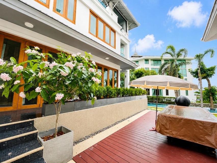 For Sale / Rent — Ultra Luxury Private Beachfront Villa, Wongamat North PattayaA rare private beachfront residence Wongamat Beach, North Pattaya 8