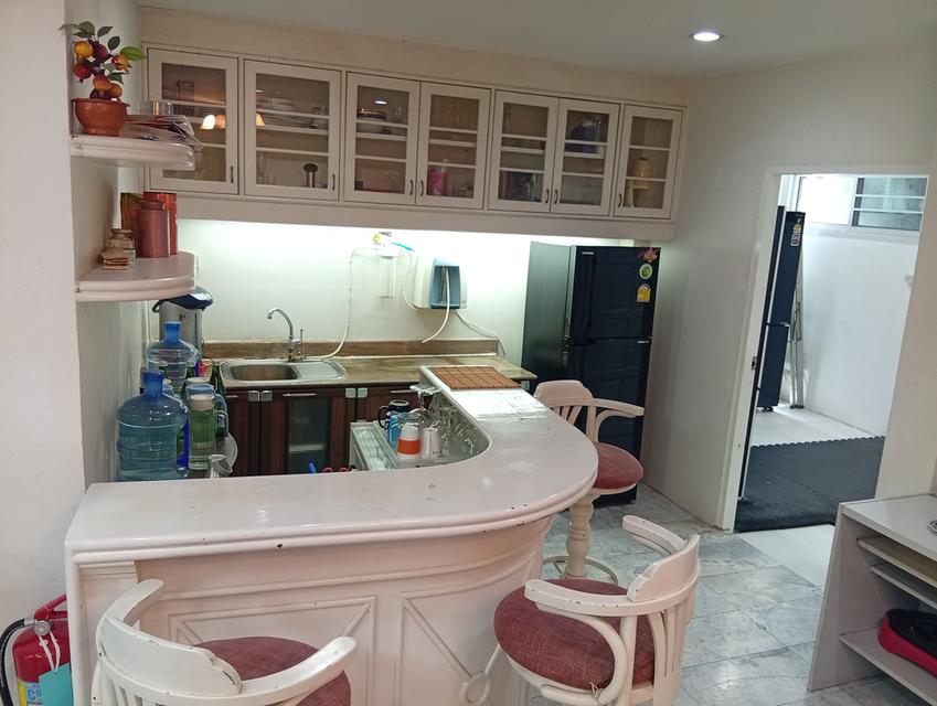 ขายบ้านด่วนค่ะ หมู่บ้านกรองทอง เข้าซอยศรีด่าน 22 บ้าน 2ชั้น 4ห้องนอน สนใจโทร 0958459574 โอ๊ตค่ะ (ราคา 5,900,000 ) 3