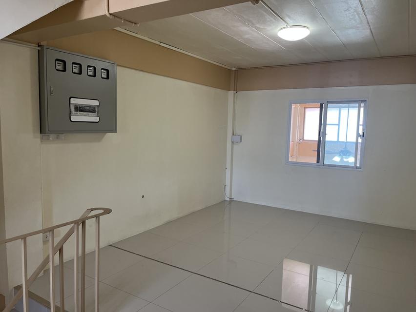 อาคารพาณิชย์ ทำเลโคตรดี ห้องมุม 4ชั้นครึ่ง 36 ตรว. 4 ห้องนอน 4ห้องน่ำ1ชั้นลอย พร้อมพื้นที่ว่างด้านข้าง 8