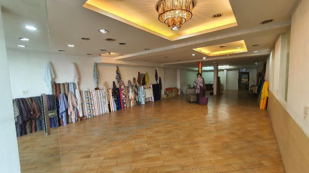 ให้เช่าชั้น 1 อาคารพาณิชย์ 2 คูหา 108 ตร.ม. ตรงข้ามตลาดยิ่งเจริญ ใกล้ BTS สะพานใหม่ 120,000 บาท/เดือน 4