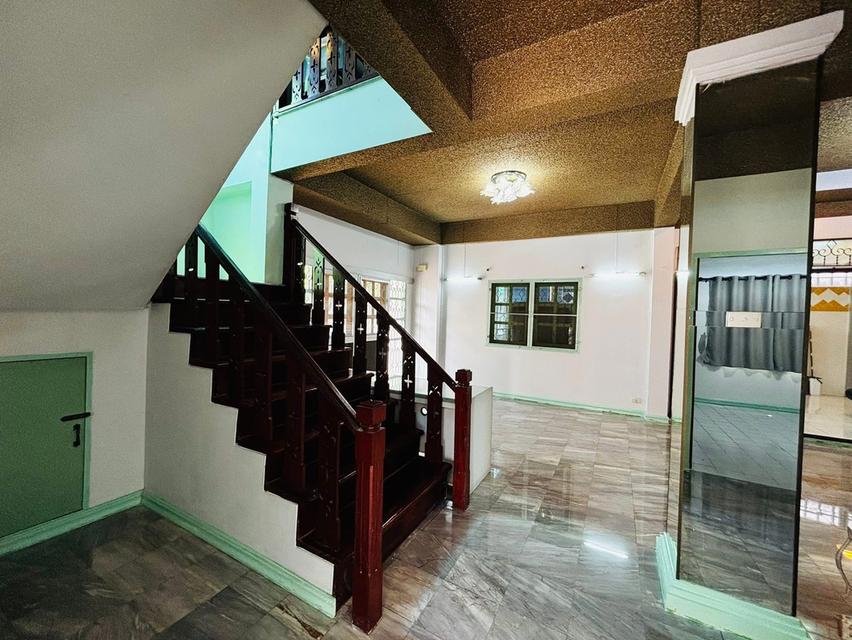 บ้านเช่าลาดพร้าว ให้เช่าบ้านใกล้รถไฟฟ้าโชคชัย4 เข้าออกได้2ทาง ฝั่งถนนลาดพร้าววังหิน,ถนนโชคชัย4 บ้านเดี่ยวหลังมุม 4นอน 2น้ำ แอร์3ตัว ตู้เย็น 2เครื่อง 7