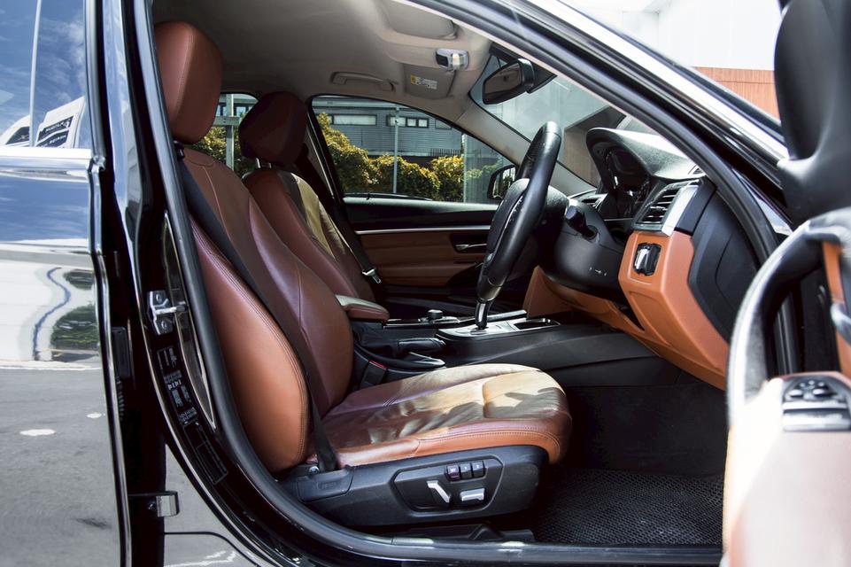 BMW 320d Luxury ปี 2017 ไมล์ 19x,xxx 11