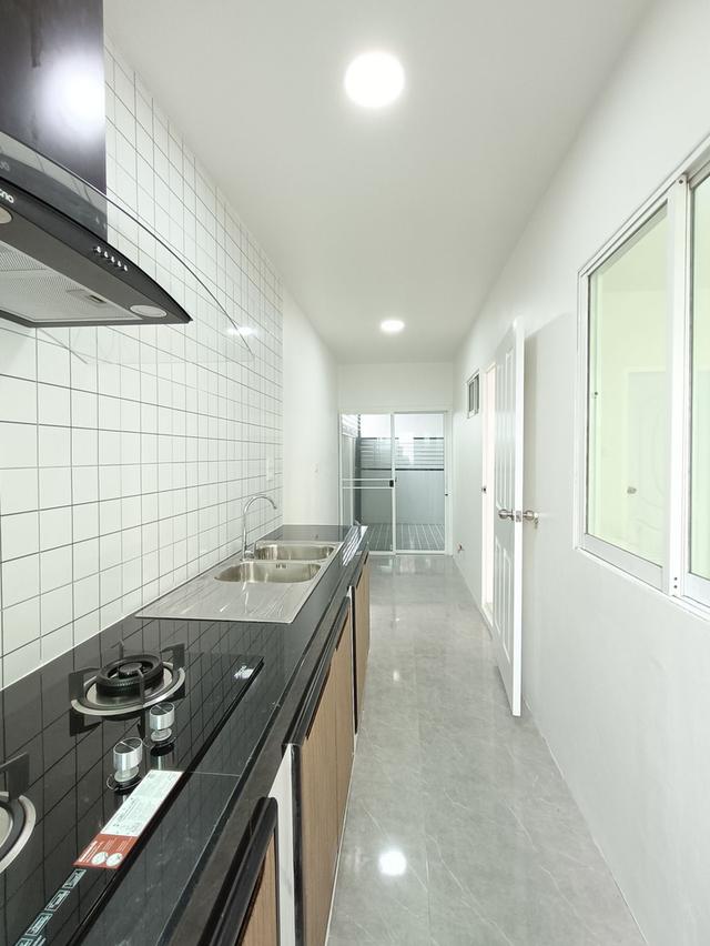 บ้านแฝดลำลูกกาคลอง 3 หมู่บ้านวราภิรมย์ 2 นัดชมบ้าน 085-318-6868 คุณวา 9