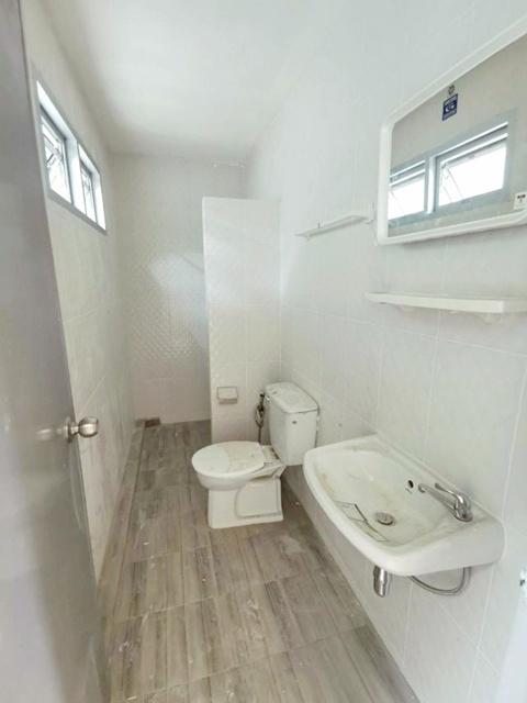 ไฟฟ้า 3 เฟส แยกลาดหลุมแก้ว 1 กม. รร.สารสาสน์ บางบัวทอง 2.6กม. มินิแฟคตอรี่ให้เช่า 2 นอน 2 น้ำ ถนนกาญจนาภิเษก 330 ตร.ม 6