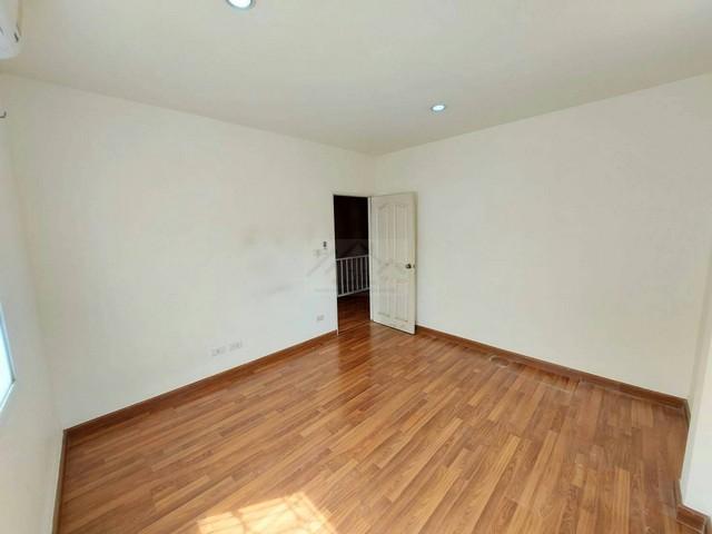 ขายทาวน์โฮม 2 ชั้นหลังมุม 40 ตรว. หมู่บ้าน ดิ เอ็กซ์คลูซีฟ The Exclusive นวลจันทร์ 56 ทำเลดี เดินทางสะดวก ใกล้ทางด่วน 4