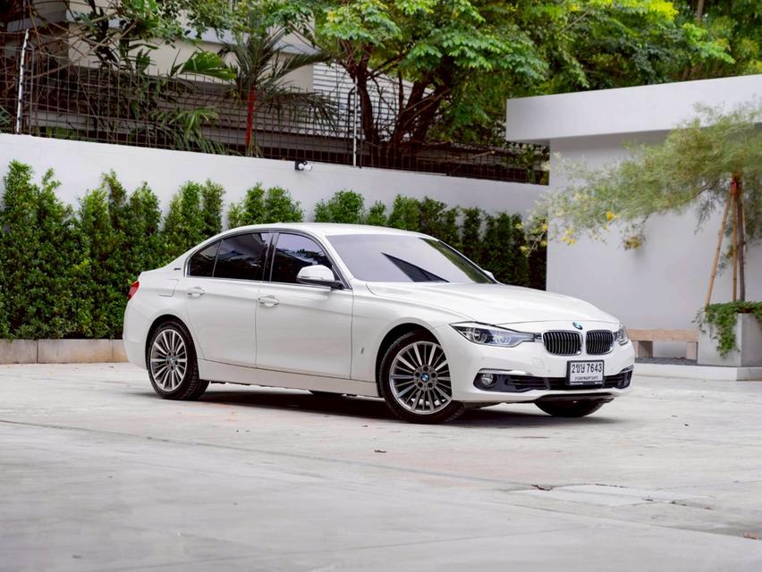 BMW Series 3 330e Luxury 2016 จด 2017