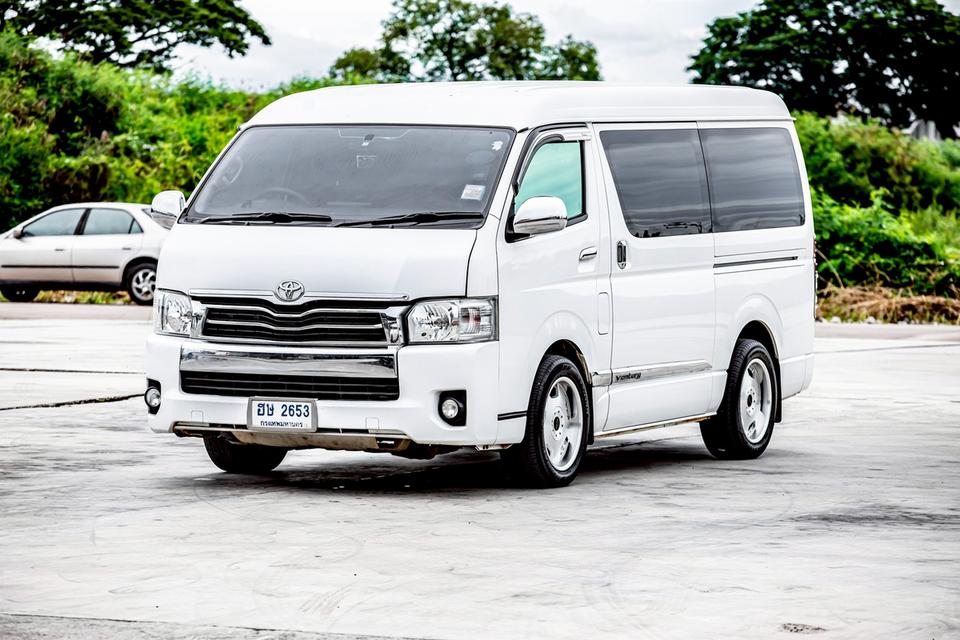 TOYOTA VENTURY 2.7G ปี 2017 เกียร์ Auto สีขาว 