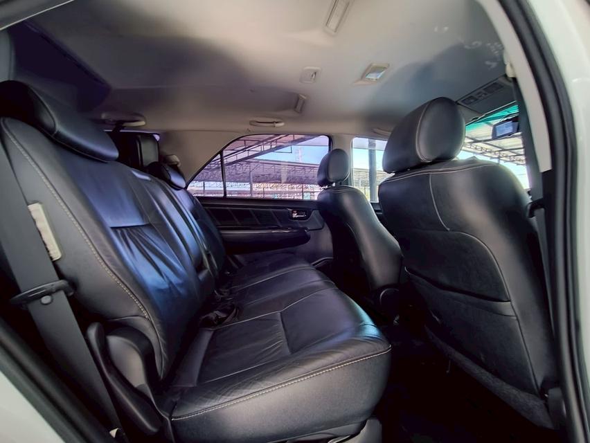 TOYOTA FORTUNER 3.0 V CHAMP .4WD.ภายในสีดำ ปี 2014 เกียร์ออโต้ 7