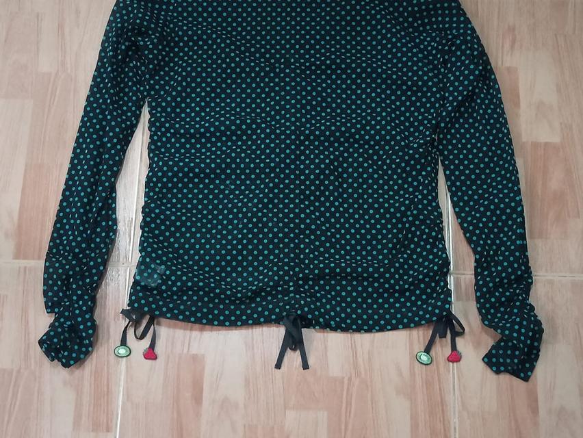 mieko uesako / MADE IN JAPAN เสื้อฮู๊ดผ้าโพลีโปร่งเบา ยืดหยุ่น ใส่สบาย ลาย polka dot ตัวห้อยผูกน่ารักมากๆ สภาพยังดูใหม่ ไม่มีตำหนิ รูปที่ 7