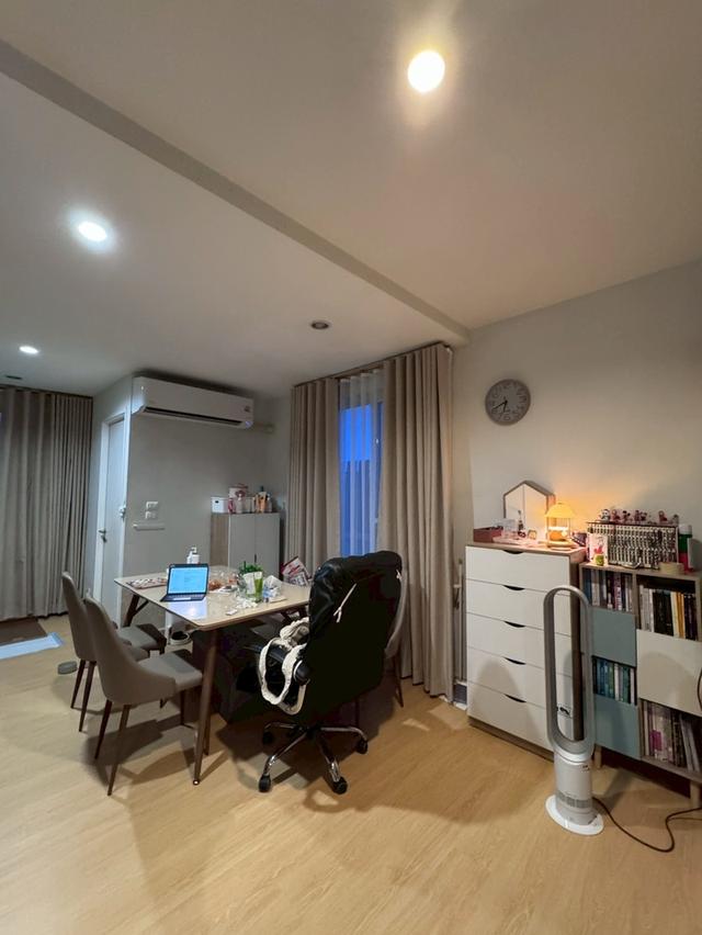 ขายทาวน์โฮม 3 ชั้น(มีดาดฟ้า)หลังริม ซ.อ่อนนุช 74/1 เหมือนบ้านแฝด 3