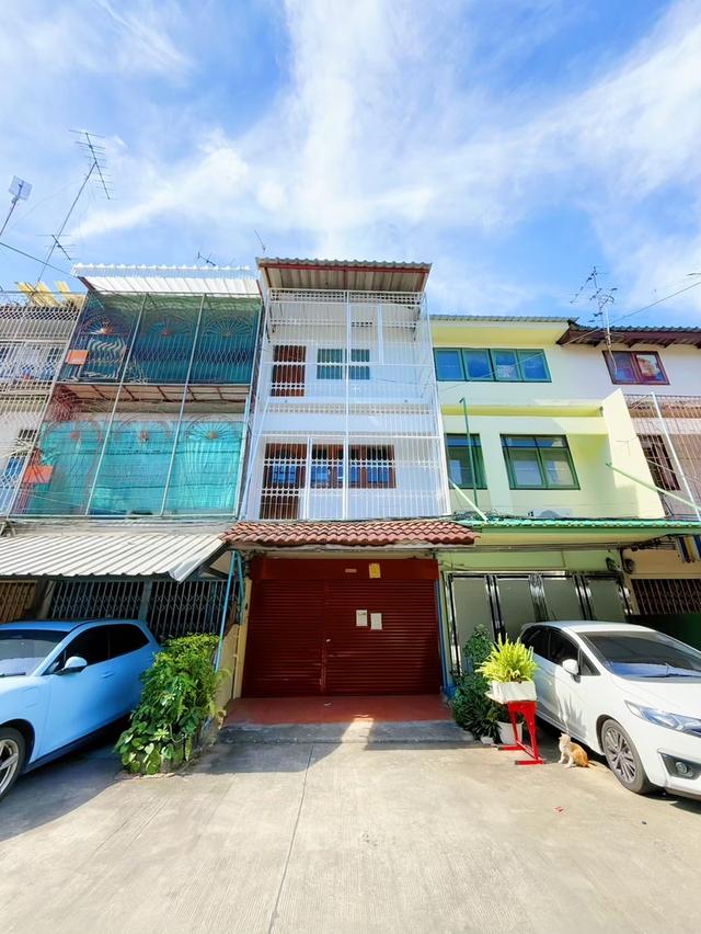 ตึกแถว 1 คูหา ใกล้รถไฟฟ้าสายเหลือง 1