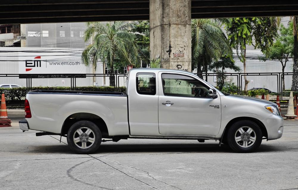 Toyota Hilux Vigo 2.5 G Cab D4D MT ปี 2005  3