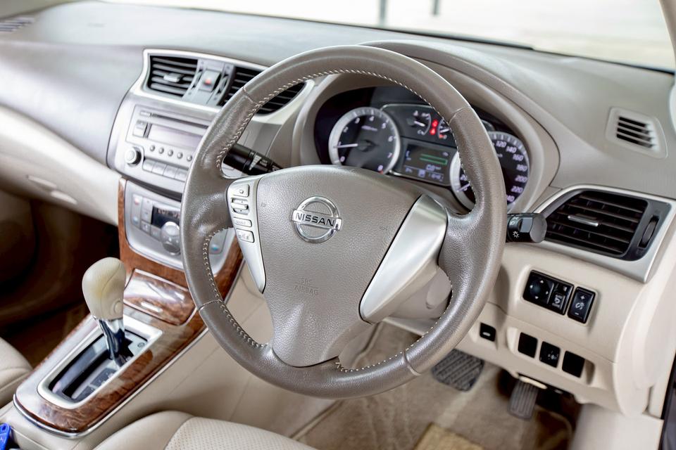 Nissan Sylphy 1.6S ปี 2013 เกียร์ออโต้ สีเทา  16
