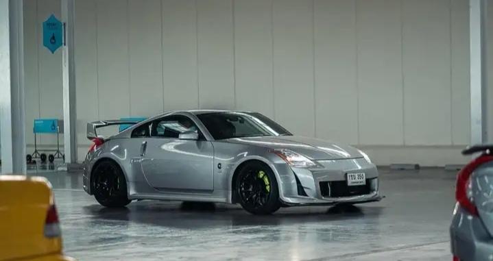 Nissan 350 Z 2010 5