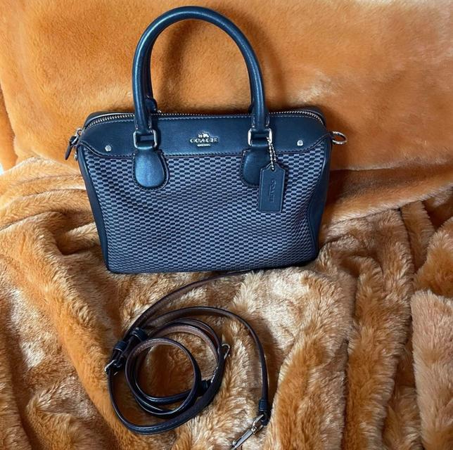 กระเป๋าสะพาย coach มือสอง