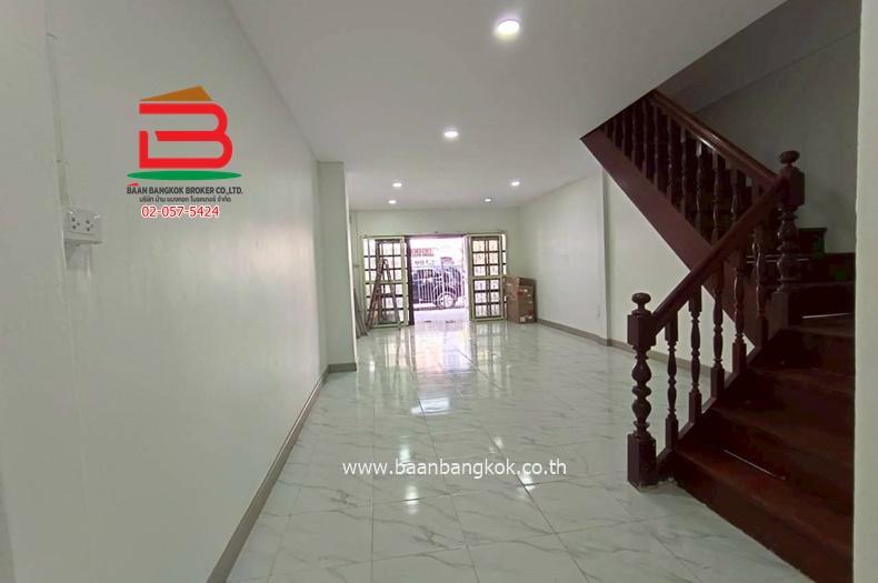 ทาวน์เฮ้าส์ หมู่บ้านสินธานี 1 (ใกล้โรงพยาบาลพญาไทนวมินทร์) เนื้อที่ 18 ตรว. แขวงนวมินทร์ เขตบึงกุ่ม 6