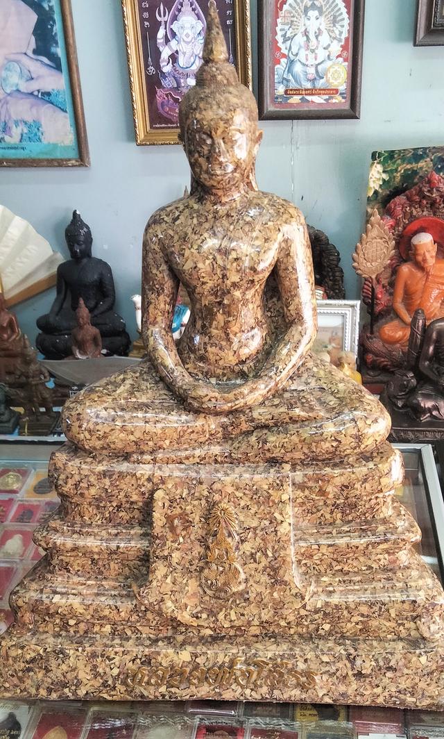 หลวงพ่อโสธร รุ่นแบงค์ขวัญถุงมหาเศรษฐี (หรือรุ่นสร้างอุโบสถ) ที่คุณระบุขนาดหน้าตัก 9 นิ้ว ความสูงประมาณ 22 นิ้ว เป็นพระบูชาเนื้อ