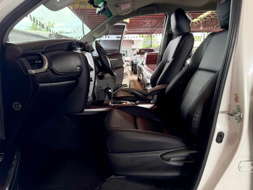 TOYOTA FORTUNER 2.4 V ปี 2017 รูปที่ 12