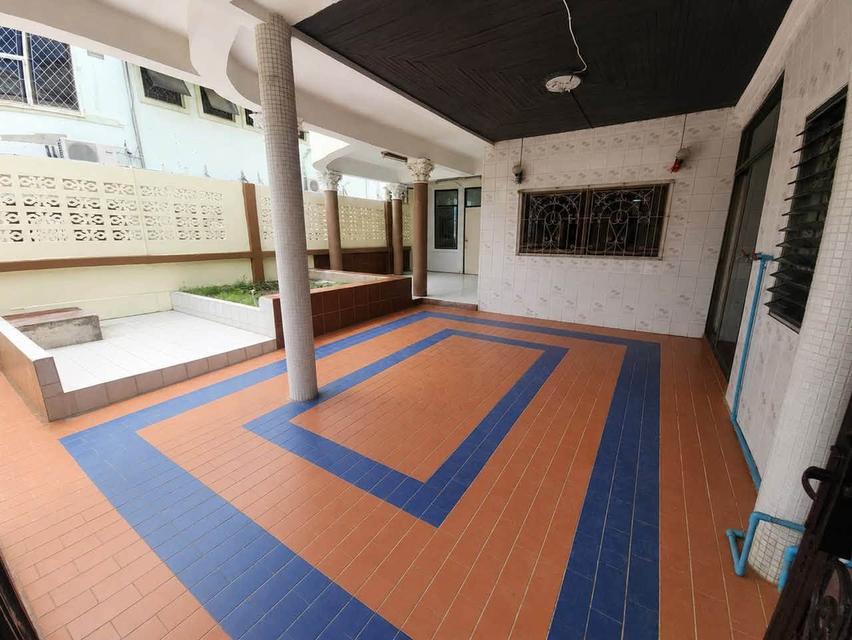 ให้เช่าทาวน์โฮม2.5ชั้นย่านรัชดา-ลาดพร้าว ใกล้ MRT 2 สาย ลาดพร้าวและสถานีภาวนาลาดพร้าว41 หลังมุม สามารถจดทะเบียนได้ 2
