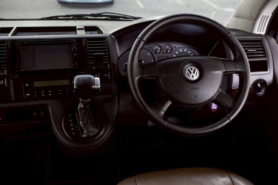 Volk Caravelle 2.0 TDI ดีเซล ปี 2010 สีดำ สวยสภาพดี 16